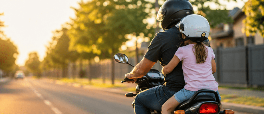 Com Quantos Anos Criança Pode Andar na Garupa da Moto? Lei 2026